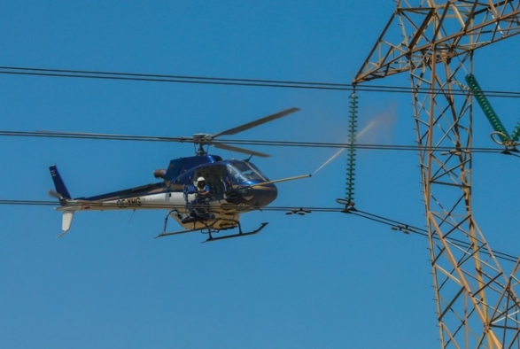 Ege'de bir ilk : Helikopterle yüksek gerilim hattı temizliği