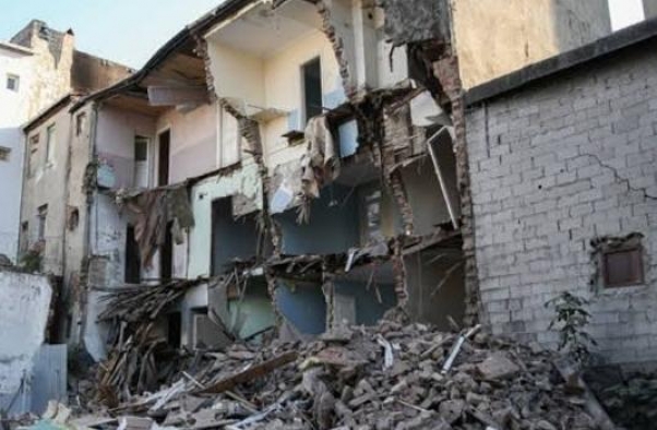Bakanlık açıkladı: İncelenen 3 bin 176 binadan 610'u az, 77'si ağır hasarlı