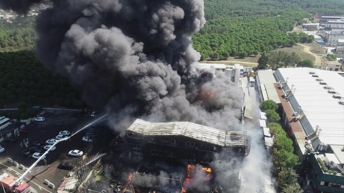 Tuzla'da fabrikada yangında patlama