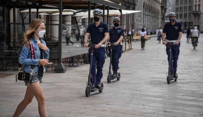 İtalya'da salgına karşı 'scooter devrimi'