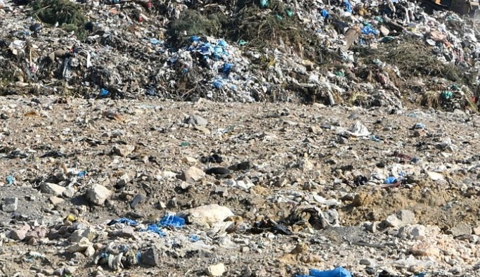 İngiltere’nin çöpleri, Adana’da yol kenarlarına atılıyor ya da yakılıyor