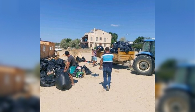 Saros Körfezi'ndeki tatil beldelerinden 100 kamyon çöp toplandı