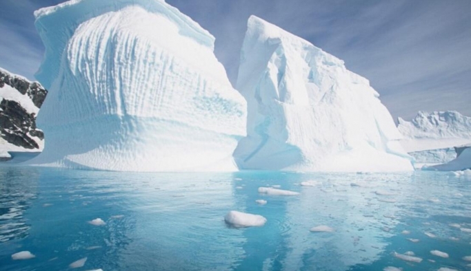 Dünyanın en büyük buzulu koptu!