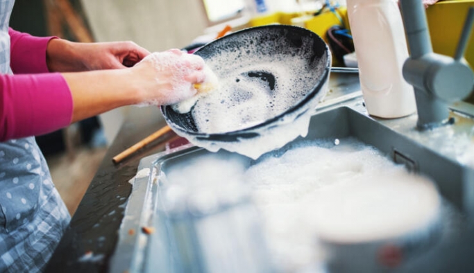 Türkiye’de tüketicilerin %71’i bulaşıkları makineye koymadan ön yıkama yapıyor!