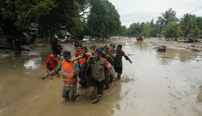 Endonezya'yı sel vurdu, binden fazla kişi tahliye edildi