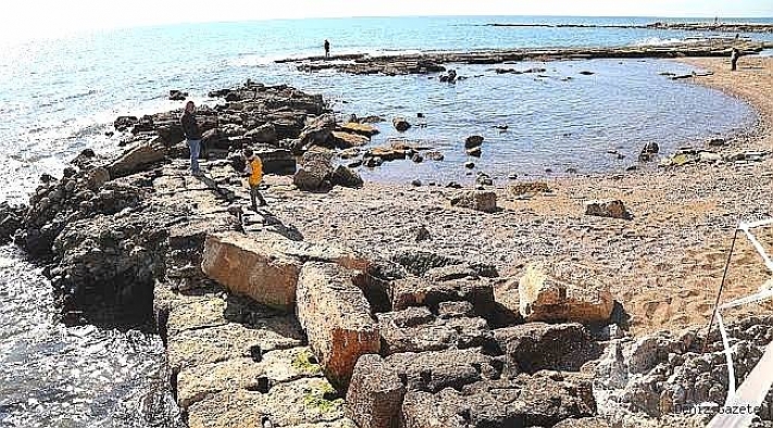 Deniz çekildi antik liman ortaya çıktı