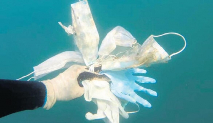 Maske ve eldivenler denizlerin yeni kirlilik kaynağı oldu!