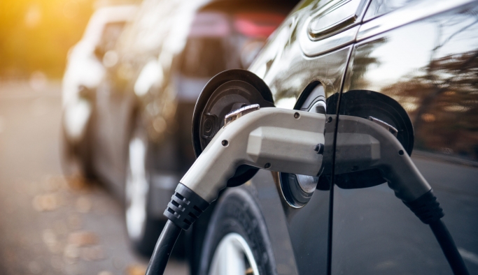 Yakıtlı araçlar, çevreyi elektrikli araçlardan ‘yüzlerce kat fazla’ kirletiyor