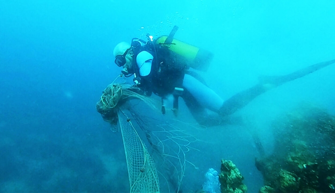 Denizlerden geçen yıl 10 bin metrekare 'hayalet ağ' çıkarıldı