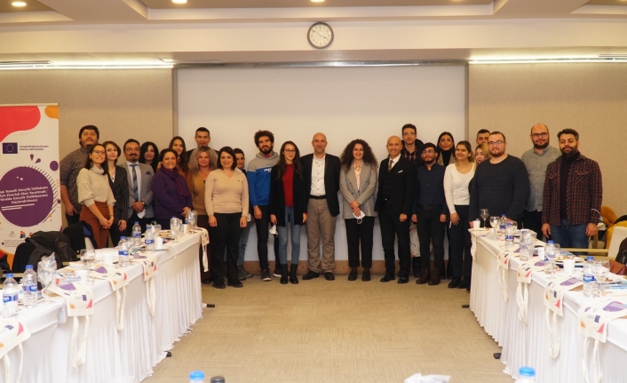 İzmir'de "Hak Temelli Gençlik İstihdamı İçin Diyalog Toplantısı" gerçekleştirildi