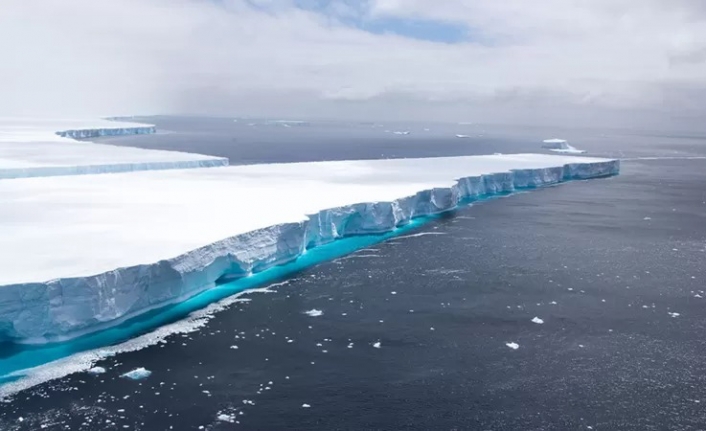 Bir zamanlar dünyanın en büyüğü olan buzdağından milyarlarca ton su okyanuslara karıştı