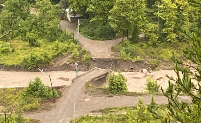 Kızılcakaya Köprüsü 7. kez yıkıldı, köyün ilçe ile bağlantısı kesildi