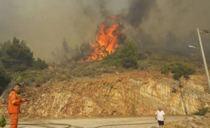 Atina'da yangın: Bazı bölgeler tahliye edildi