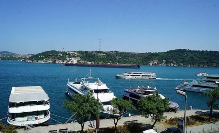 Semt sakinleri tur teknelerinin atık sularını Boğaz'a attıkları iddiasıyla şikayet etti