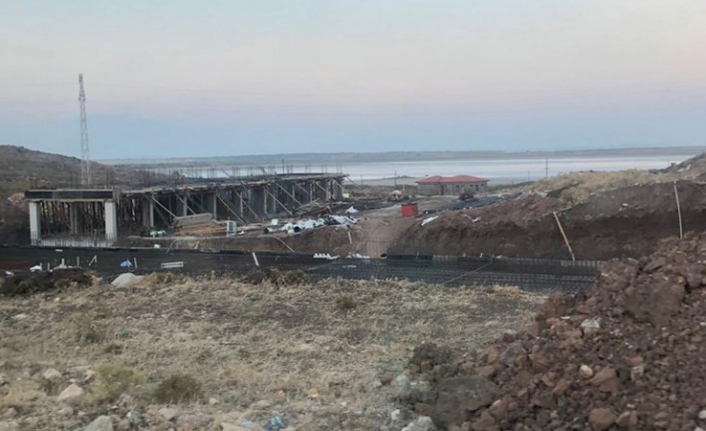 Gökçeada'da tuz gölünün dibindeki otel inşaatına tepki: Ruhsat iptal edilsin