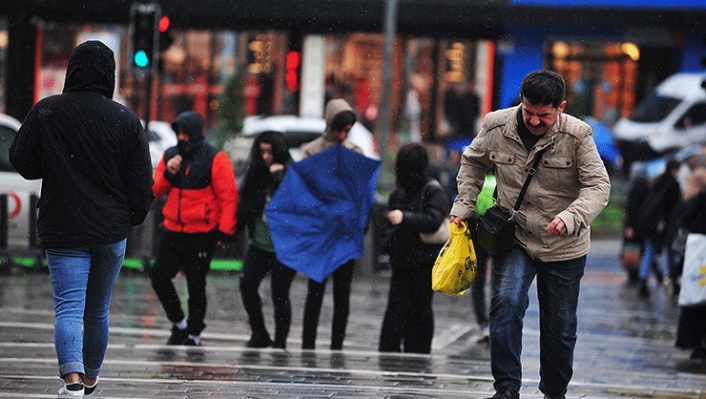 Türkiye'nin tamamı sağanak yağışlı! Kuvvetli yağmur ve lodosa dikkat
