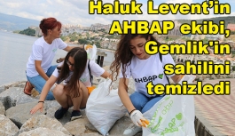 Haluk Levent’in AHBAP ekibi, Gemlik'in sahilini temizledi