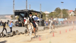 Bornova'da Rahvan atlar Cumhuriyet için koştu