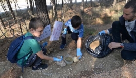Çocuklar doğa yürüyüşünden sonra çevre temizliği yaptı