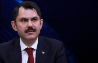 Çevre ve Şehircilik Bakanı Murat Kurum, depremle...