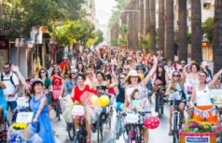 Süslü kadınlar 15 ülkede pedal çevirecek