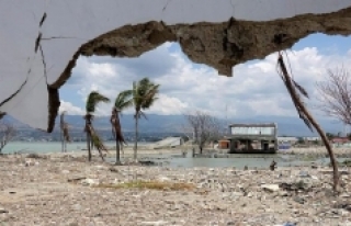 Endonezya'da 7,4 büyüklüğünde deprem
