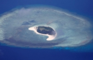 Endonezya'da 2 ada su altında kaldı!
