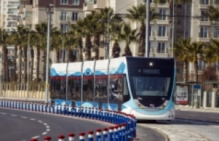 İzmir tramvayla 100 bin ton karbondioksit emisyonunu...