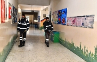 İzmir'deki okullar dezenfekte ediliyor