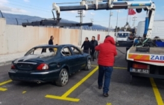 İzmir’de hurda araçlar artık otoparka çekiliyor