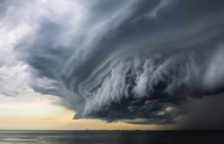 İki tropik fırtına ABD kıyılarına yaklaşıyor:...