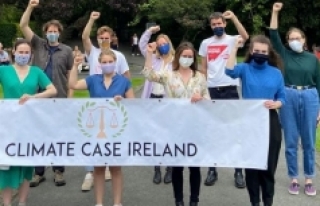 İrlanda’da iklim aktivistleri hükümete karşı...