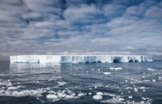 Antarktika'da eriyen buzullar nedeniyle Dünya...