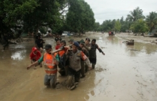 Endonezya'yı sel vurdu, binden fazla kişi tahliye...