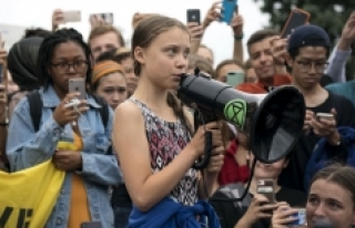 Greta Thunberg mücadelesini anlatacak belgesel çekti