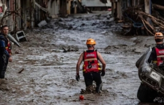 AFAD: Yağıştan etkilenen 13 ilde müdahale çalışmaları...