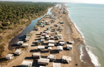 Kumköy sahilindeki kaçak barakalar için yıkım talimatı